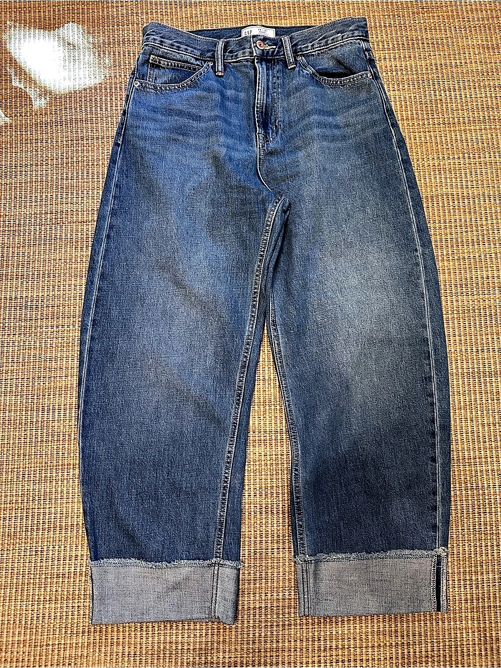 Gap High Rise Barrel Cuffed Jeans - Size 29